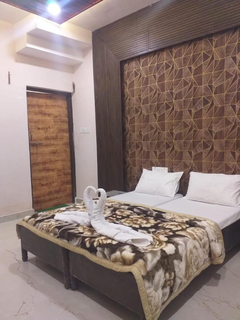 Dhanwār Radhe Krishna Villa מראה חיצוני תמונה