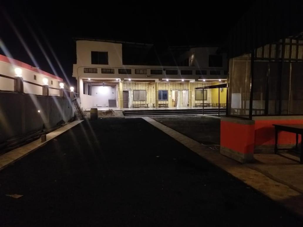 Dhanwār Radhe Krishna Villa מראה חיצוני תמונה