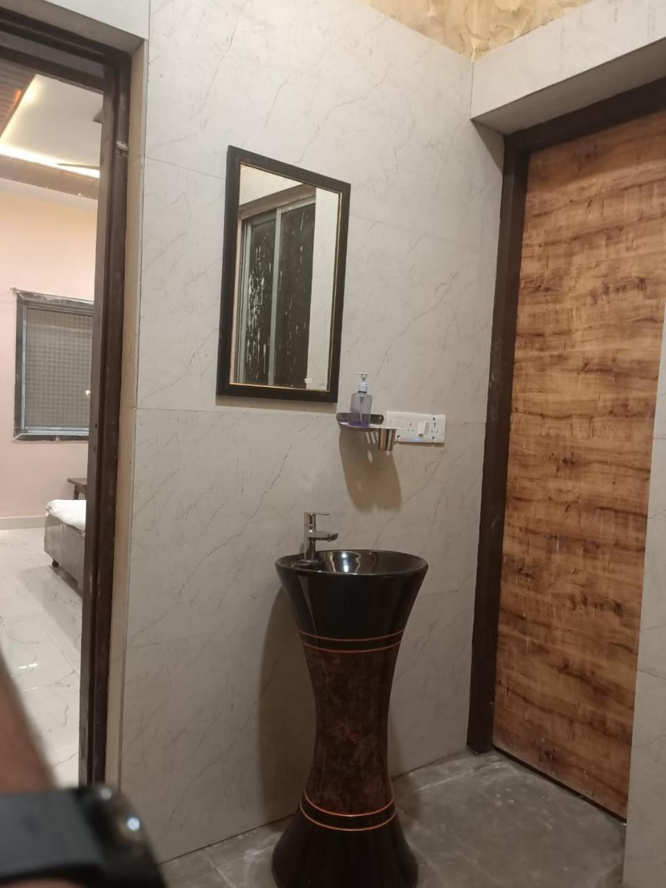 Dhanwār Radhe Krishna Villa מראה חיצוני תמונה